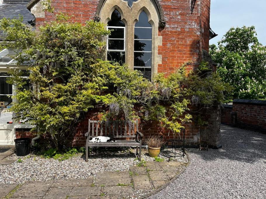 The Old School House Retreat Apartment Tibberton  Екстериор снимка